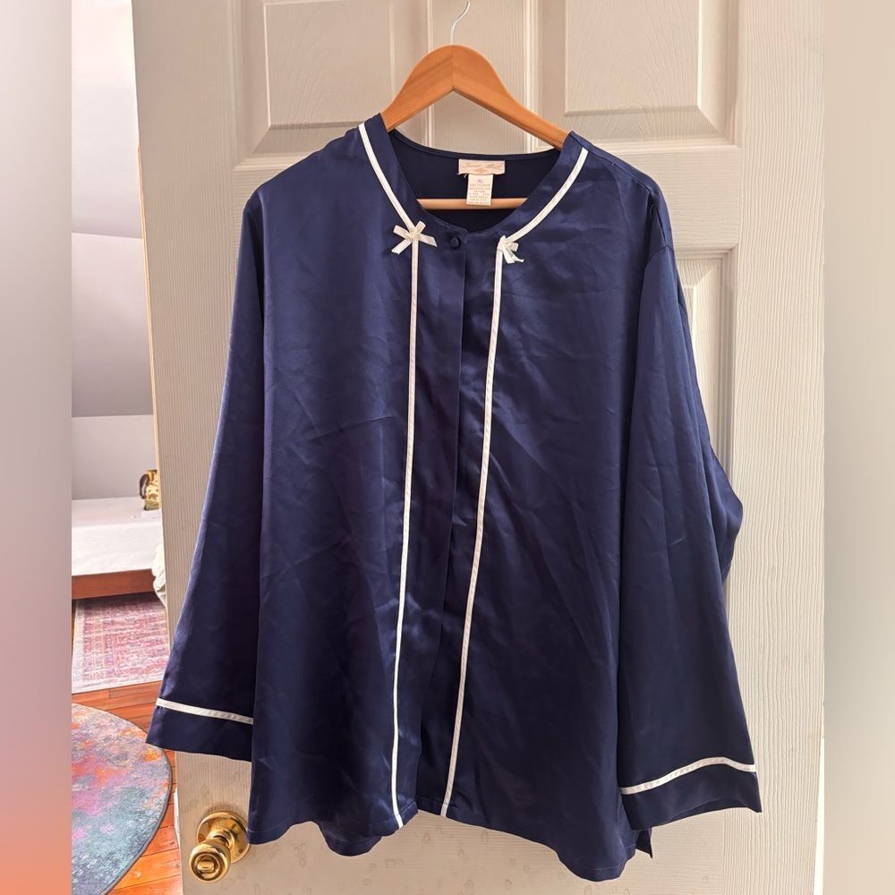 🎀Vintage🎀 Silky Long-sleeve Navy Blue Pajama Top with White Bow Trim Size XL